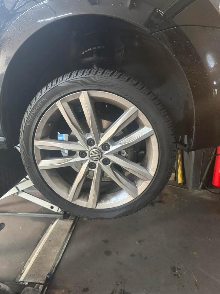 17 inch velgen met 4 seizoensbanden, Auto-onderdelen, Banden en Velgen, Velg(en), Zomerbanden, 17 inch, 225 mm, Nieuw, Ophalen