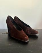 Donkerbruine suède hakken Manfield - Maat 39,5, Kleding | Dames, Schoenen, Pumps, Bruin, Verzenden, Zo goed als nieuw