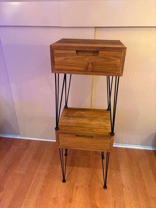 Nachtkastje hout met metalen frame 2 stuks, Huis en Inrichting, Slaapkamer | Nachtkastjes, Gebruikt, Hout, Ophalen