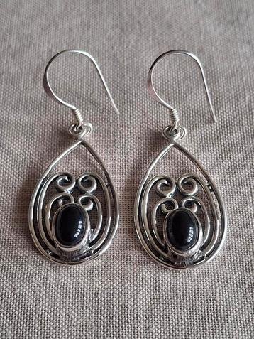 Zilveren oorbellen met onix (925) beschikbaar voor biedingen