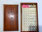 Antiek Mahjong set met fiches van been, Antiek en Kunst, Antiek | Speelgoed, Ophalen of Verzenden