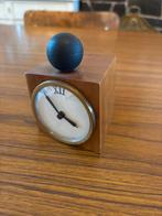 Asymetrisch houten klokje. Ontwopen voor de ING, Huis en Inrichting, Ophalen, Wandklok