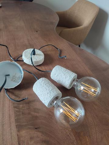 2x hanglampen beschikbaar voor biedingen
