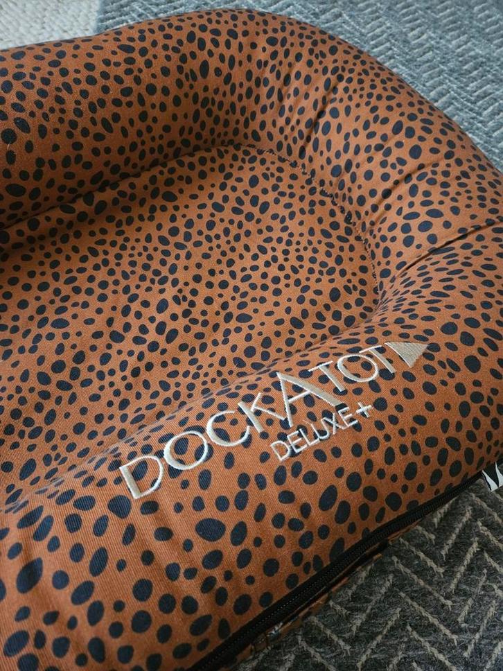DockATot Deluxe+ luipaard babynestje, Kinderen en Baby's, Babywiegjes en Ledikanten, Zo goed als nieuw, Overige typen, Ophalen