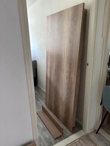 Mooie eettafel beschikbaar voor biedingen