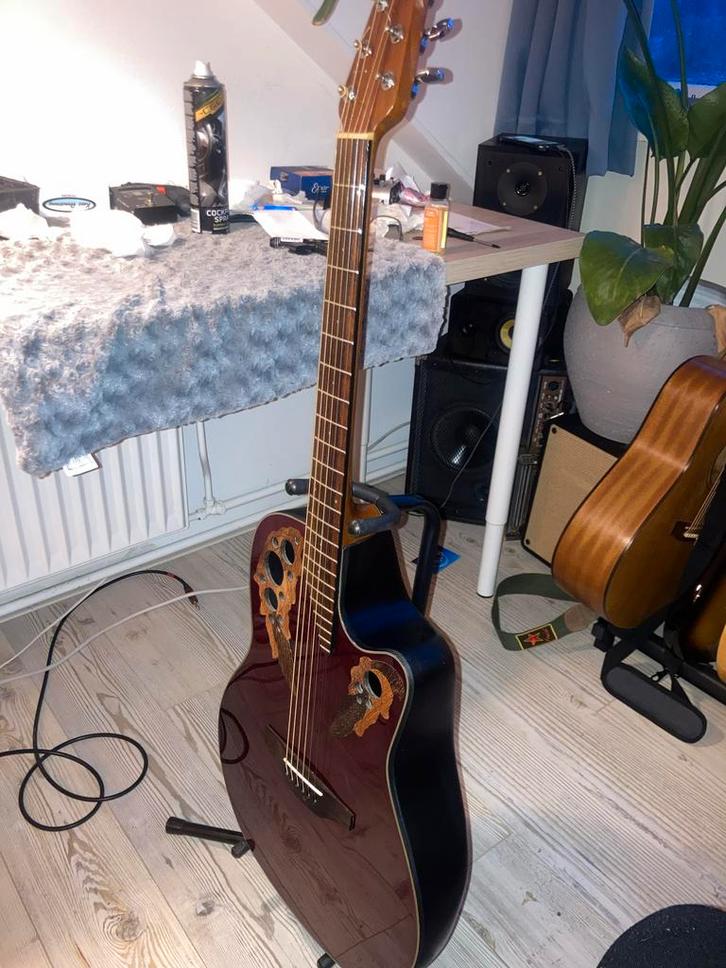 Ovation gitaar met element, Muziek en Instrumenten, Snaarinstrumenten | Gitaren | Akoestisch, Zo goed als nieuw, Western- of Steelstringgitaar