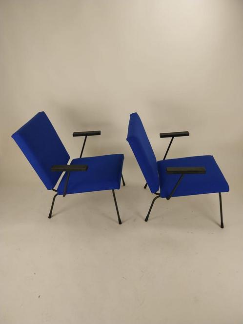2 Gispen 1407 fauteuils, ontworpen door W. Rietveld, Huis en Inrichting, Stoelen, Zo goed als nieuw, Twee, Stof, Blauw, Ophalen