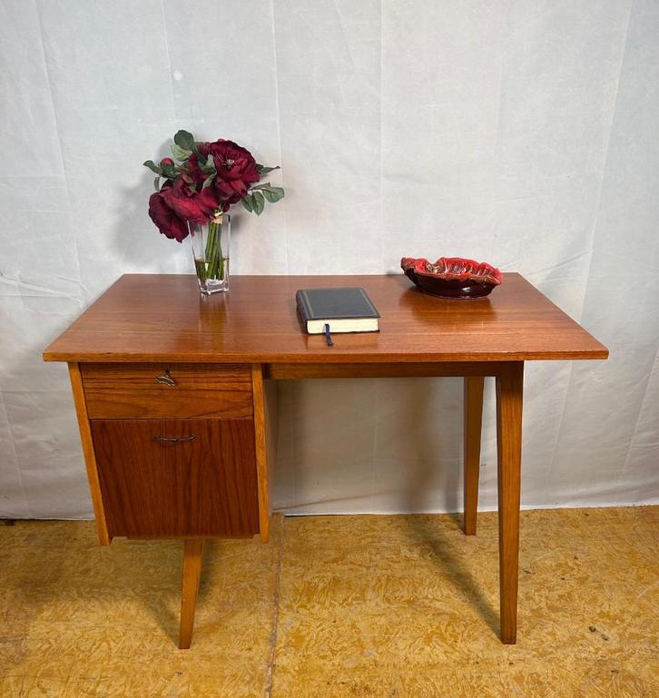 Gratis bezorging!MidCentury Retro Vintage Klein Bureau Teak, Huis en Inrichting, Bureaus, Gebruikt, Bureau, Ophalen of Verzenden