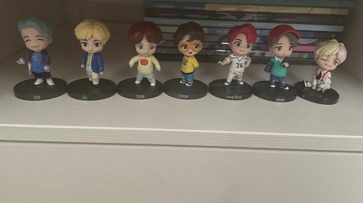 Rare! Officiële BTS kpop tinytan figure set, Verzamelen, Muziek, Artiesten en Beroemdheden, Zo goed als nieuw, Pop, Beeldje of Miniatuur