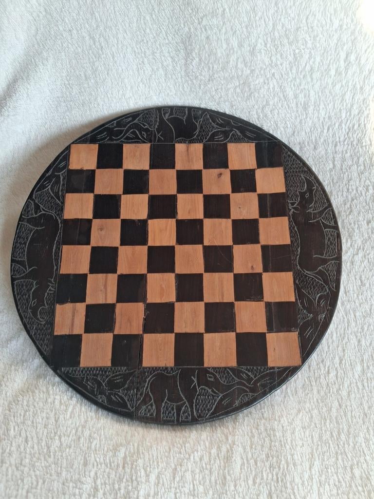 Houten dambord met olifanten decoratie, Ophalen of Verzenden, Minder dan 500 stukjes, Gebruikt, Schaken