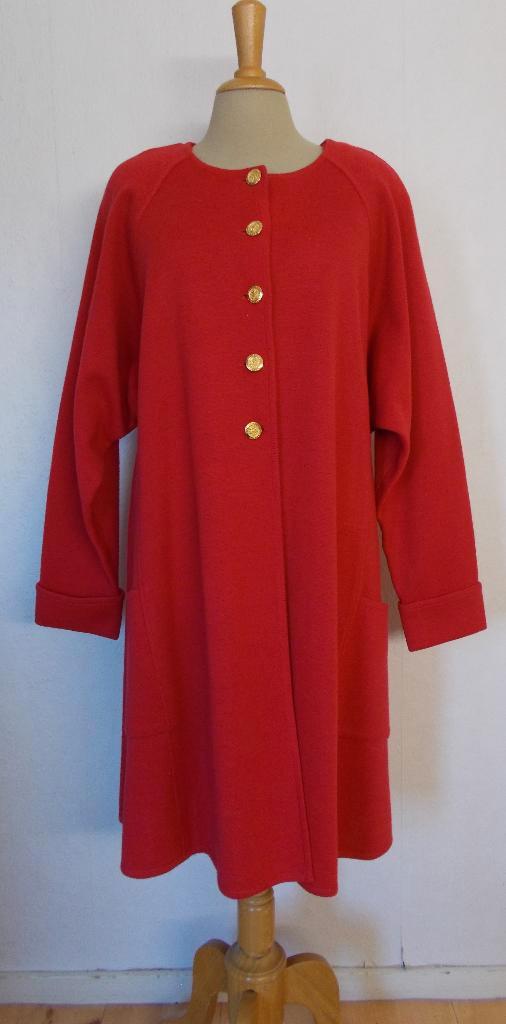 Mooi lang rood 50% wol mix vest van Attitude! L/XL, Kleding | Dames, Truien en Vesten, Zo goed als nieuw, Maat 46/48 (XL) of groter