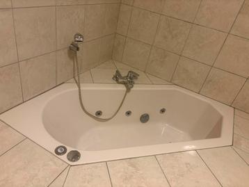 Gratis - Whirlpool, 2 Wastafels, toilet beschikbaar voor biedingen