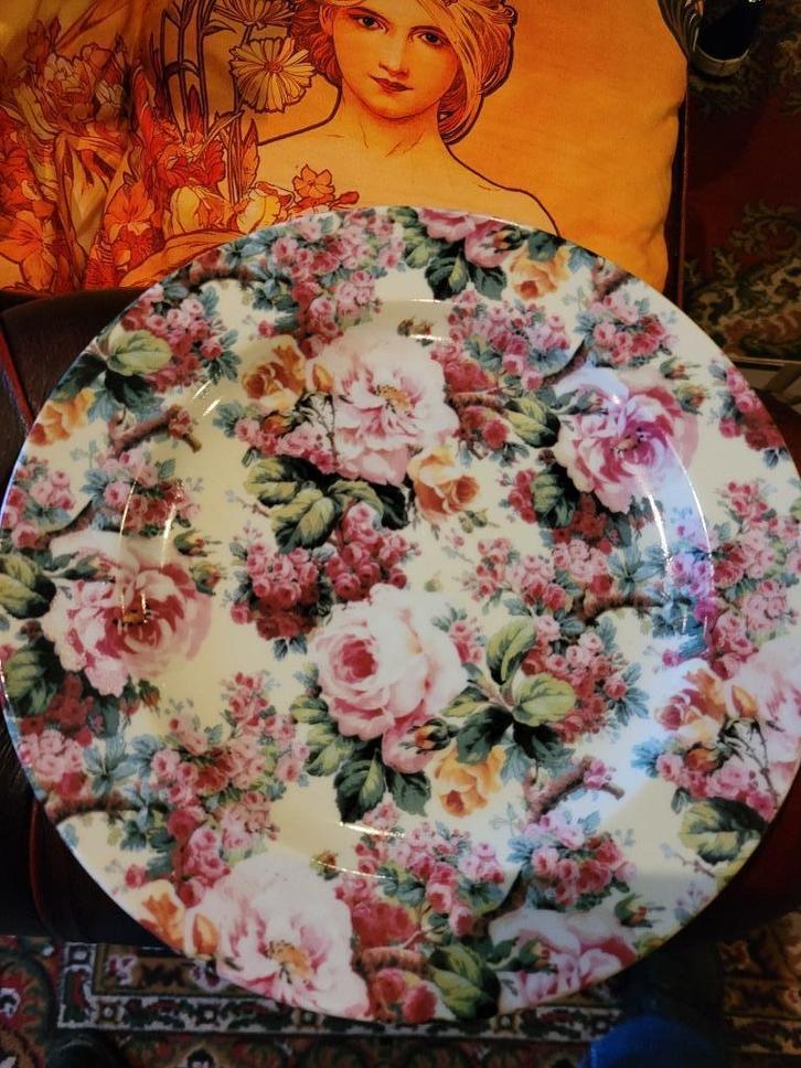 Groot bord met bloemmotief., Antiek en Kunst, Curiosa en Brocante, Ophalen of Verzenden