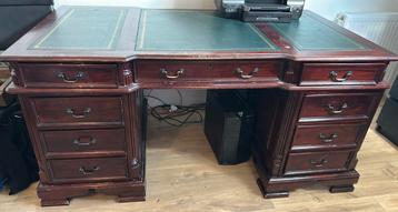 Antiek bureau chesterfield beschikbaar voor biedingen