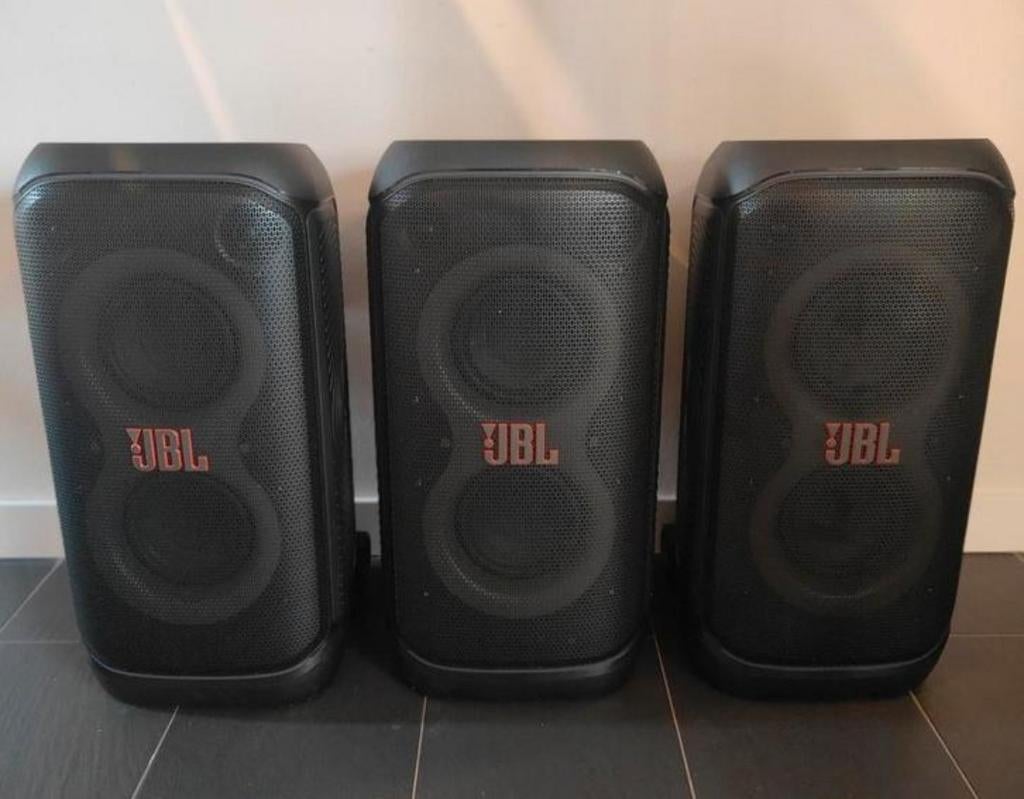 Party box 320 - speaker verhuur, Audio, Tv en Foto, Luidsprekers, Zo goed als nieuw, Minder dan 60 watt, Front, Rear of Stereo speakers