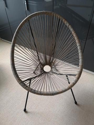 Retro Stoel  - Zwart Frame - binnen en buiten  beschikbaar voor biedingen