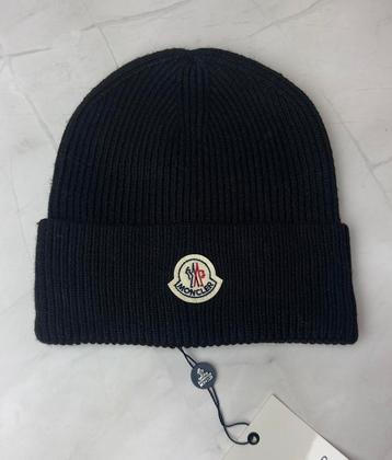 Moncler muts beschikbaar voor biedingen