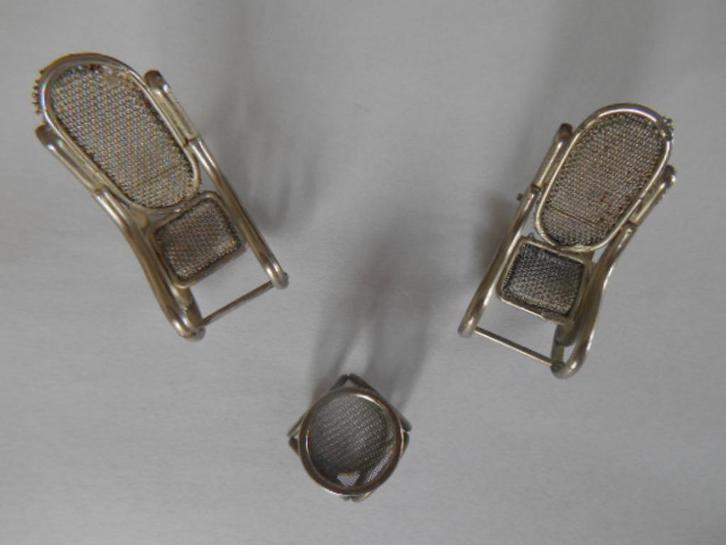 Antiek miniatuur  schommelstoelen met tafel, Verzamelen, Poppenhuizen en Toebehoren, Gebruikt, Overige typen, Ophalen of Verzenden