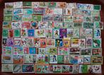 - 399 - 100 Voetbal zegels., Verzenden, Gestempeld, Sport