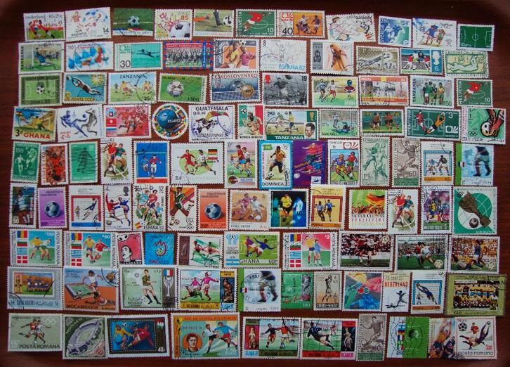 - 399 - 100 Voetbal zegels., Postzegels en Munten, Postzegels | Thematische zegels, Gestempeld, Sport, Verzenden