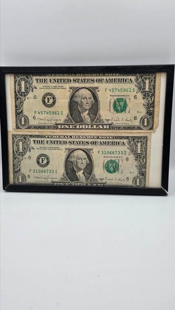 2x 1 dollar ingelijst beschikbaar voor biedingen