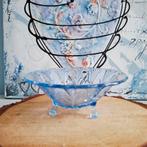 Vintage schaaltje op pootjes van blauw persglas, Ophalen of Verzenden