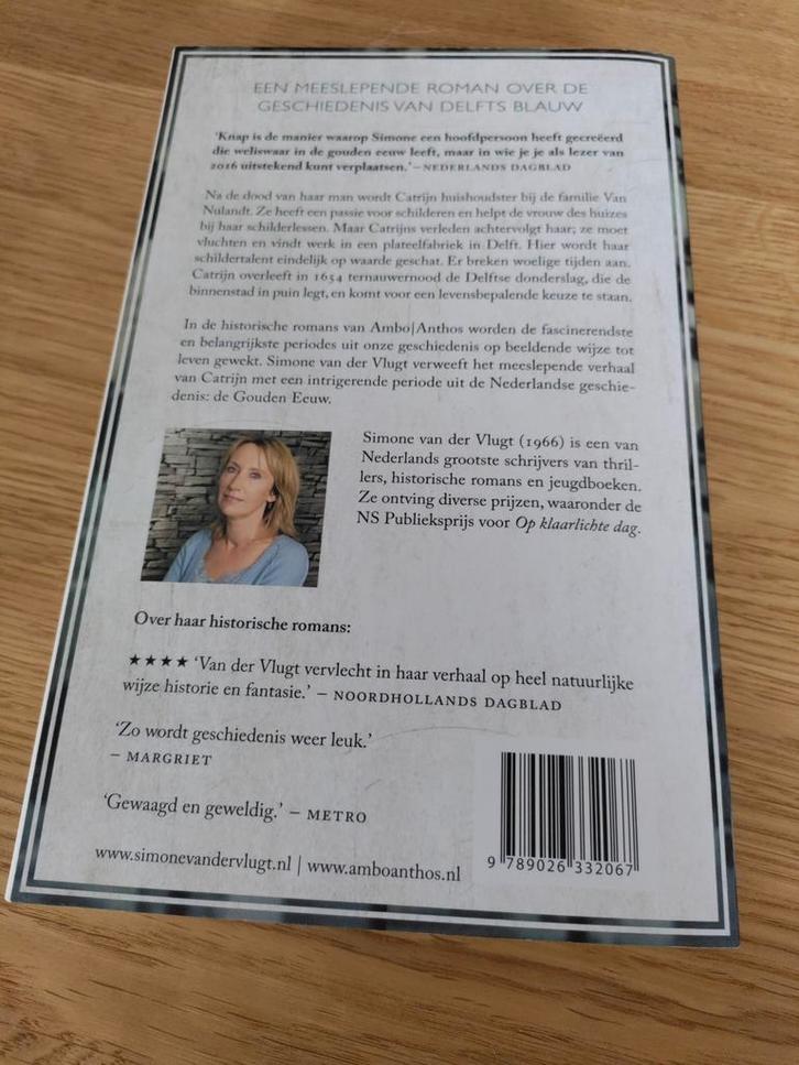 Simone van der Vlugt - Nachtblauw, Boeken, Historische romans, Zo goed als nieuw, Ophalen of Verzenden
