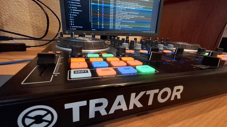 Native Instruments Traktor Kontrol S4 DJ Controller, Muziek en Instrumenten, Dj-sets en Draaitafels, Gebruikt, Dj-set, Overige merken