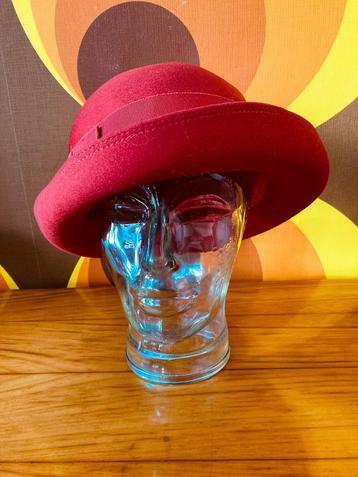 Vintage originele jaren 50 hoed  rood verlours fifties beschikbaar voor biedingen