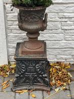 Gietijzeren bloempot met sokkel set van 2, Tuin en Terras, Ophalen, Zo goed als nieuw
