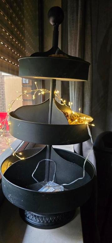 Zwarte Etagère - Industrieel & Beschadigd Detail beschikbaar voor biedingen