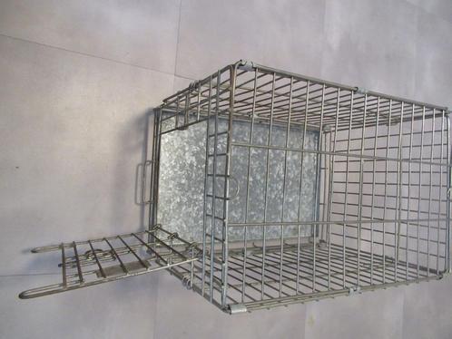 honden bench (klein model) 51 x 32 x 40 cm ongeveer, Dieren en Toebehoren, Hondenbenches, Zo goed als nieuw, Ophalen