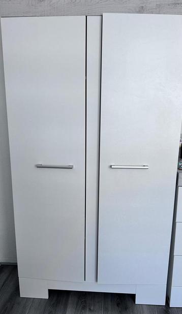 Grote Kledingkast met commode (kinderkamer) beschikbaar voor biedingen
