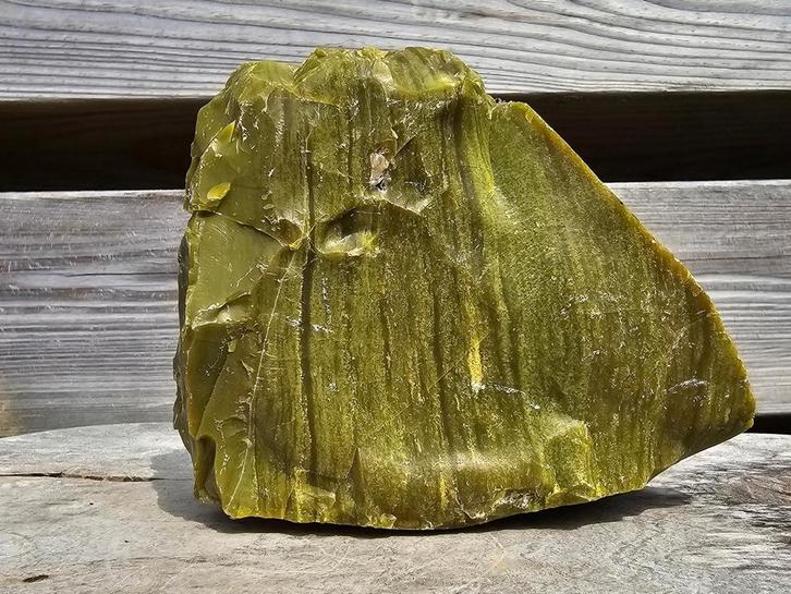 Ruwe groene opaal 870 gram, Verzamelen, Mineralen en Fossielen, Ophalen of Verzenden