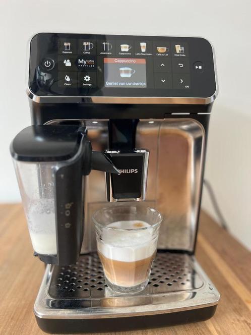 Philips latte go 5400, Witgoed en Apparatuur, Koffiezetapparaten, Gebruikt, Gemalen koffie, Koffiebonen, Koffiemachine, 10 kopjes of meer