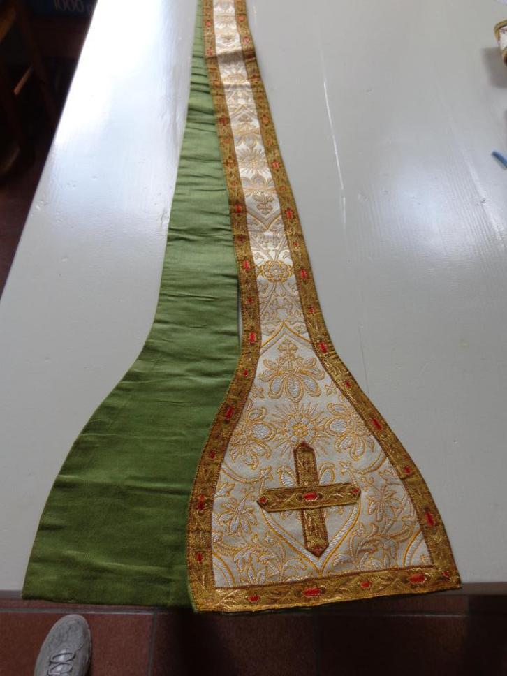 Antiek borduurwerk van kazuivels , manipels, Antiek en Kunst, Antiek | Kleden en Textiel, Ophalen of Verzenden