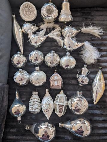 Vintage kerstballen zilver beschikbaar voor biedingen