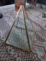 glazen vitrine piramide, Ophalen