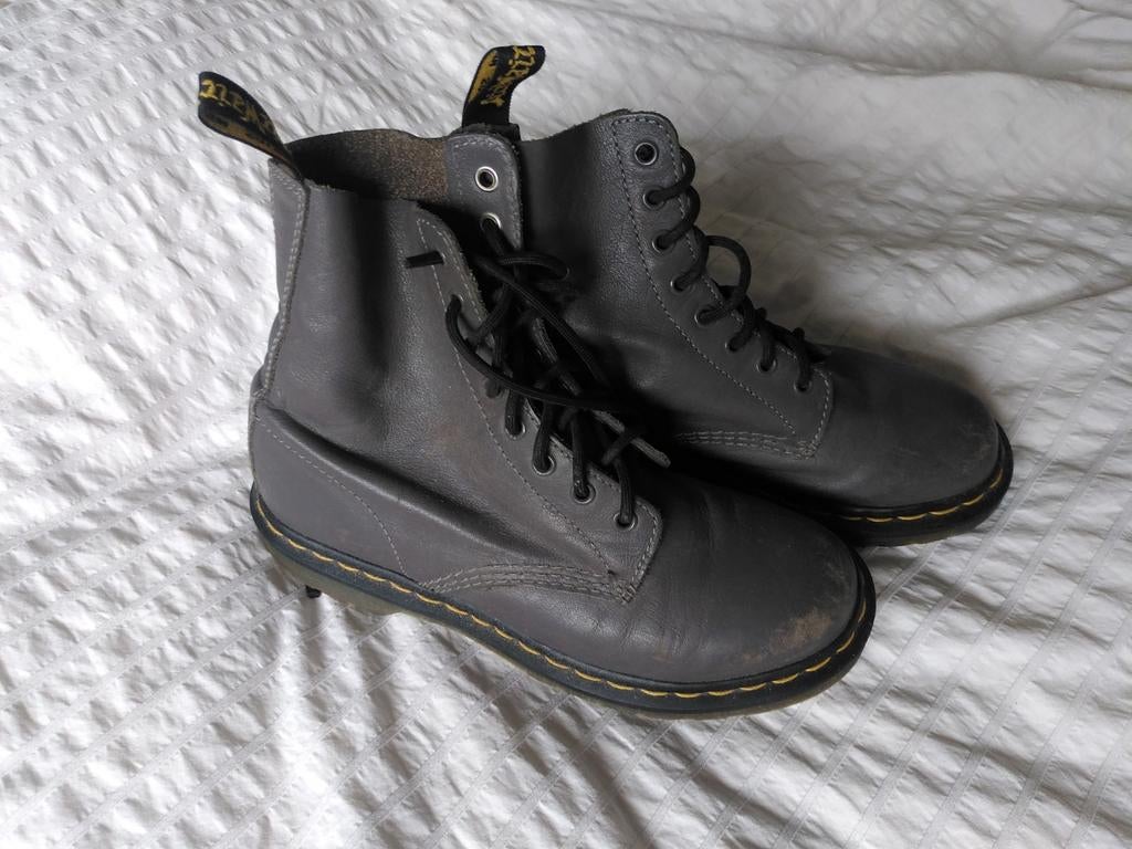 Dr Martens pascal, maat 39, Kleding | Dames, Schoenen, Ophalen of Verzenden, Grijs, Dr. Martens, Zo goed als nieuw
