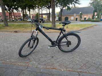 Mountainbike zwart beschikbaar voor biedingen