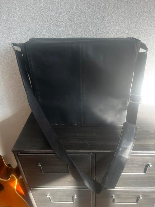 Leren laptoptas Knomo 17 inch, Computers en Software, Laptoptassen, Gebruikt, Aktetas, 17 inch of meer, Ophalen of Verzenden