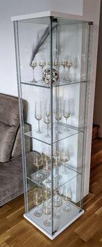 2x ikea glazen vitrine kasten wit detolf deur glazen planken, Huis en Inrichting, Kasten | Vitrinekasten, Ophalen, Minder dan 50 cm