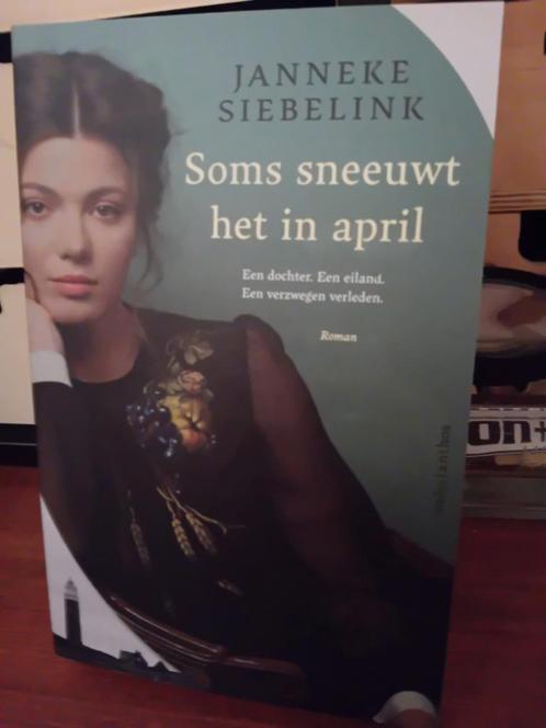 Janneke Siebelink - Soms sneeuwt het in april, Boeken, Literatuur, Zo goed als nieuw, Nederland, Verzenden