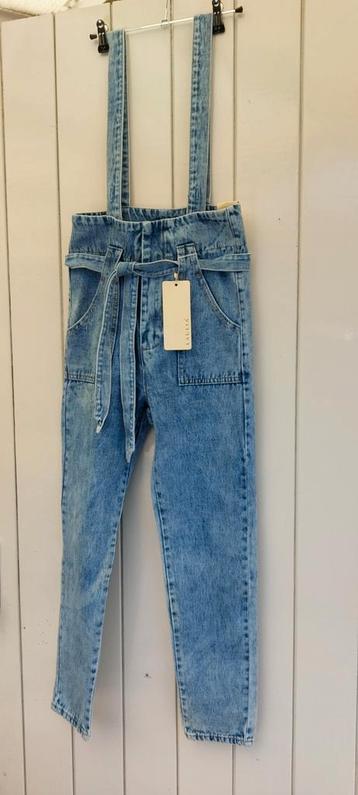 Nieuwe jeans tuinbroek Laulia maat S.
Met prijskaartje beschikbaar voor biedingen