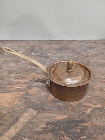 Klein antiek pannetje  beschikbaar voor biedingen