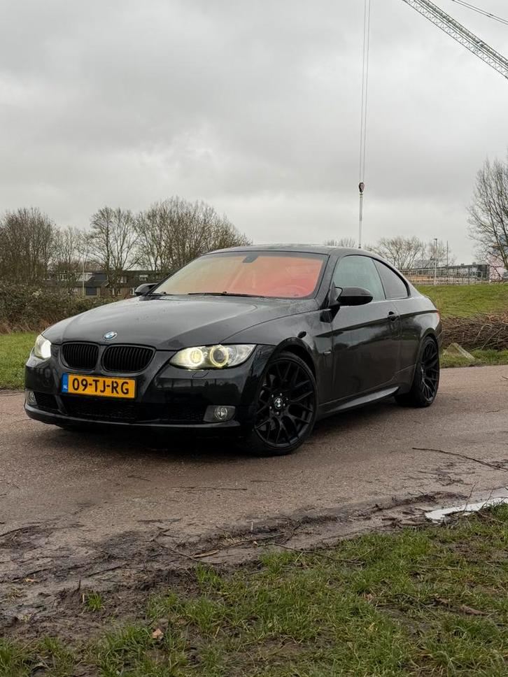 BMW e92 335i Nederlandse Auto Coupe Zwart 470pk 600nm, Auto's, BMW, Particulier, 3-Serie, Benzine, E, Coupé, Automaat, Origineel Nederlands