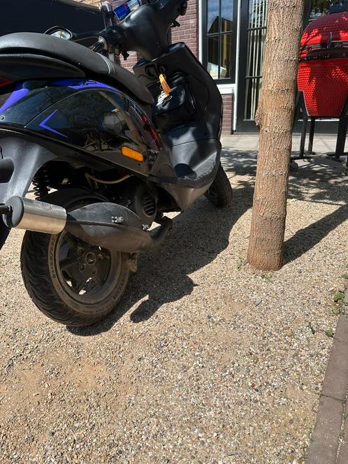 Piagio zip 2t ook te ruil niet aankomen met 4t, Fietsen en Brommers, Scooters | Piaggio, Zo goed als nieuw, Zip, Tweetakt, Ophalen