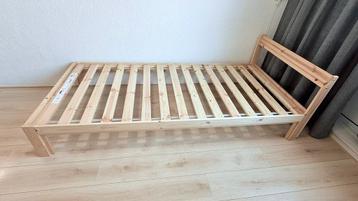 Ikea bedframe met lattenbodem - afbeelding 1