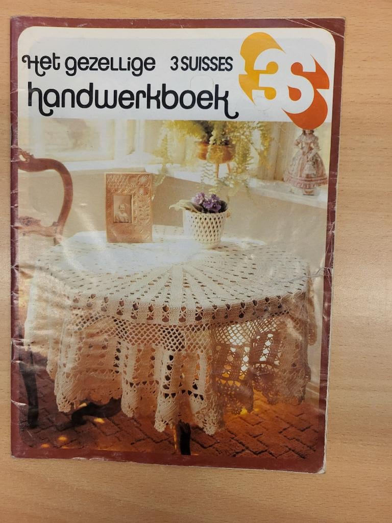 Het gezellige 3 suisses handwerkboek 2., Verzamelen, Ophalen of Verzenden, 1980 tot heden, Nederland, Tijdschrift