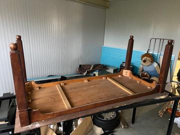 Tafel beschikbaar voor biedingen